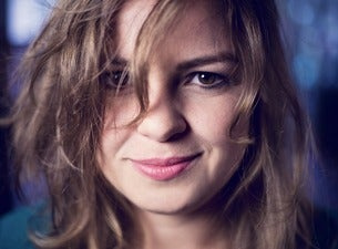 Sommerbühne mit Fee Badenius – SOLO Sommerbühne mit Fee Badenius – SOLO